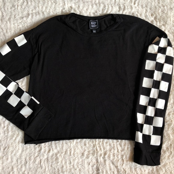 *Sold* Checkered Sleeve Crop Top - Picture 2 of 6